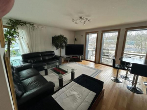 Spacious flat ideal for working or events